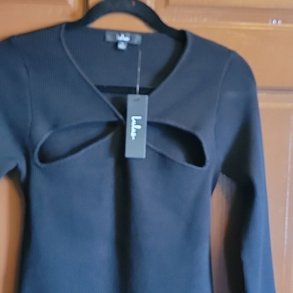 Lulus-Blk. stretchy ribbed long sleeved cut out sweater L. NWT.